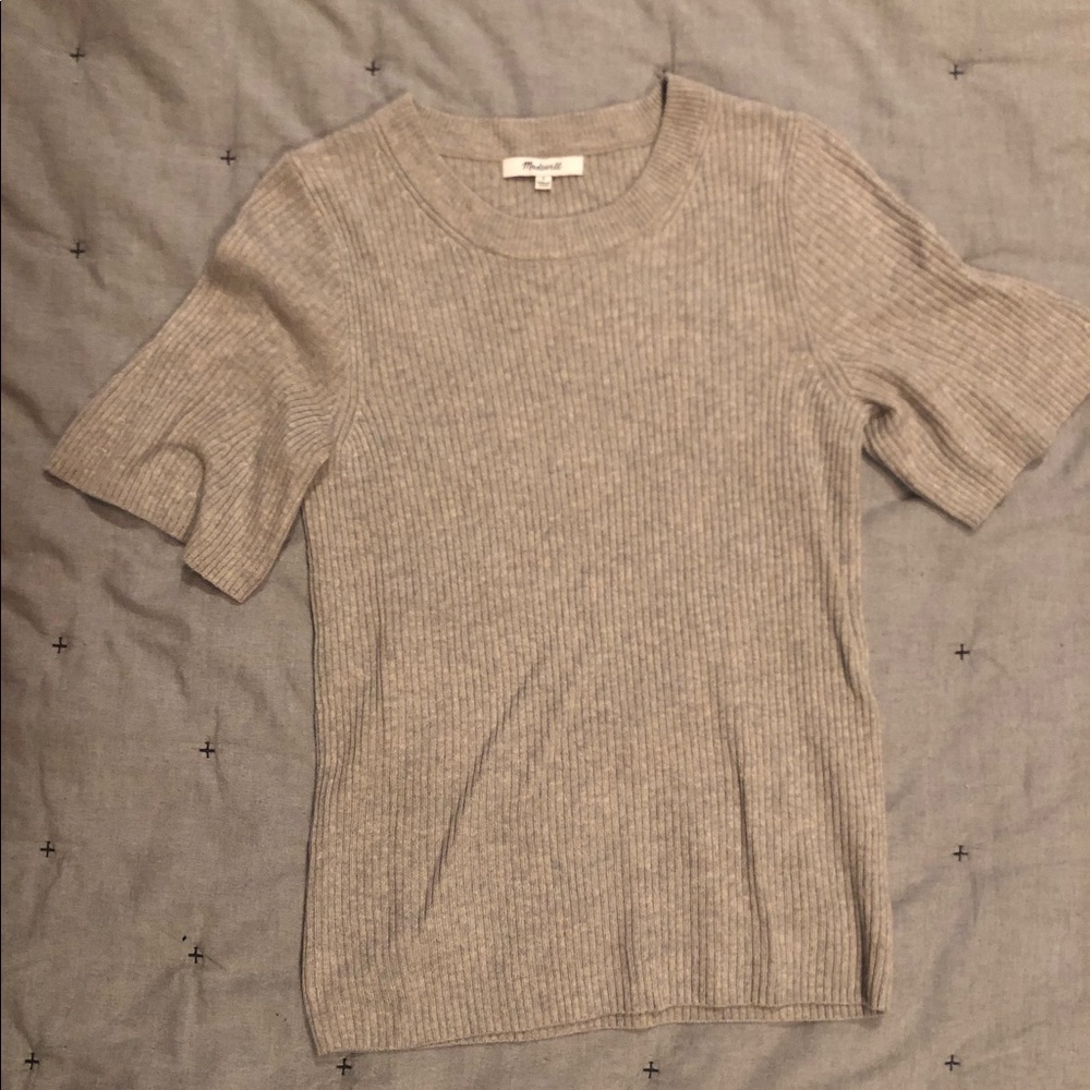 Short sleeved sweater